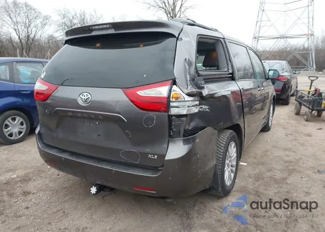 2017 Toyota Sienna Xle 8 Passenger z USA, uszkodzony, nr VIN 5TDYZ3DCXHS800425